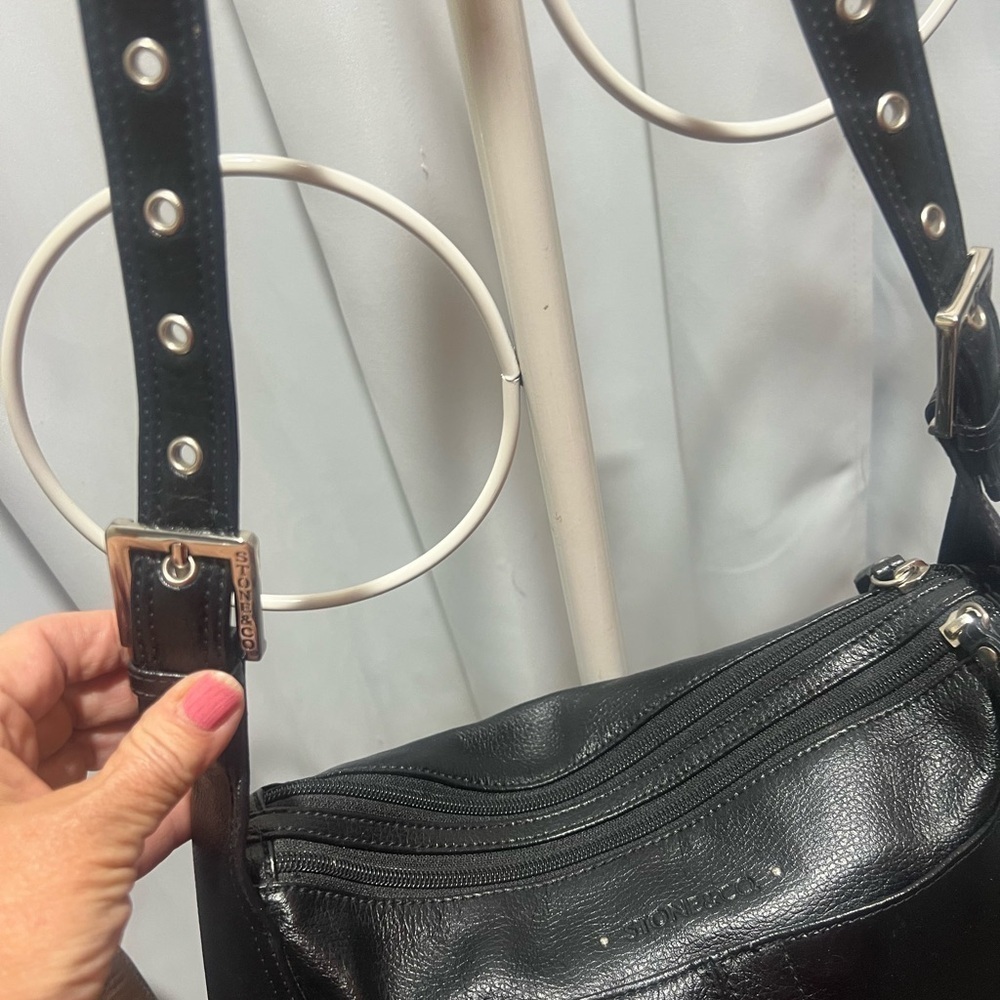 Stone & Co. Black Leather Shoulder Bag with Signature Design - Picture 4 of 13